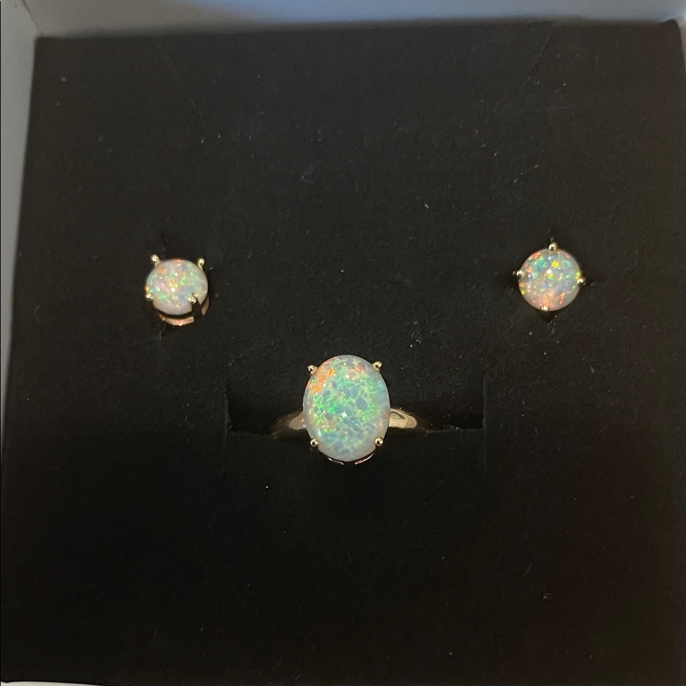 Elegant faux Opal Jewelry Set in Gold